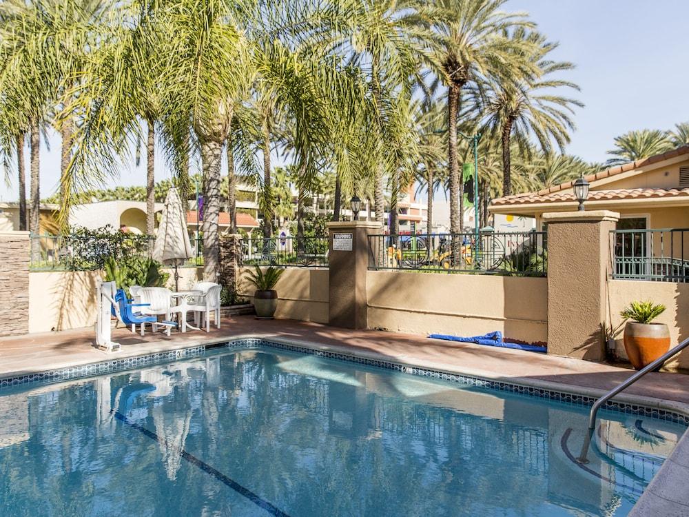 Anaheim Islander Inn And Suites Near Park And Convention Center Bagian luar foto