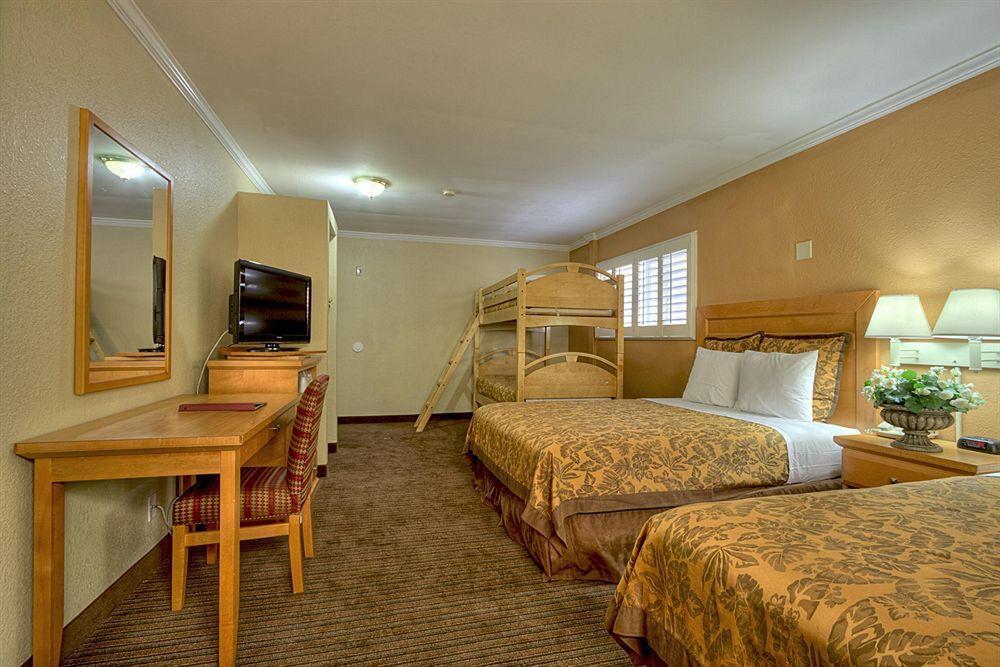Anaheim Islander Inn And Suites Near Park And Convention Center Ruang foto