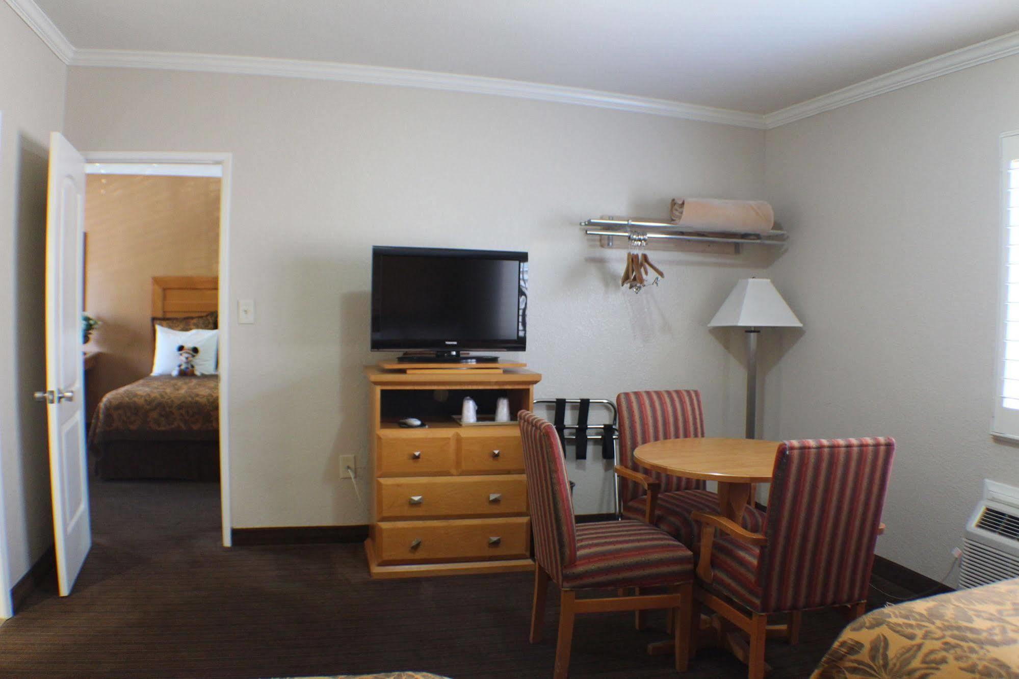 Anaheim Islander Inn And Suites Near Park And Convention Center Bagian luar foto
