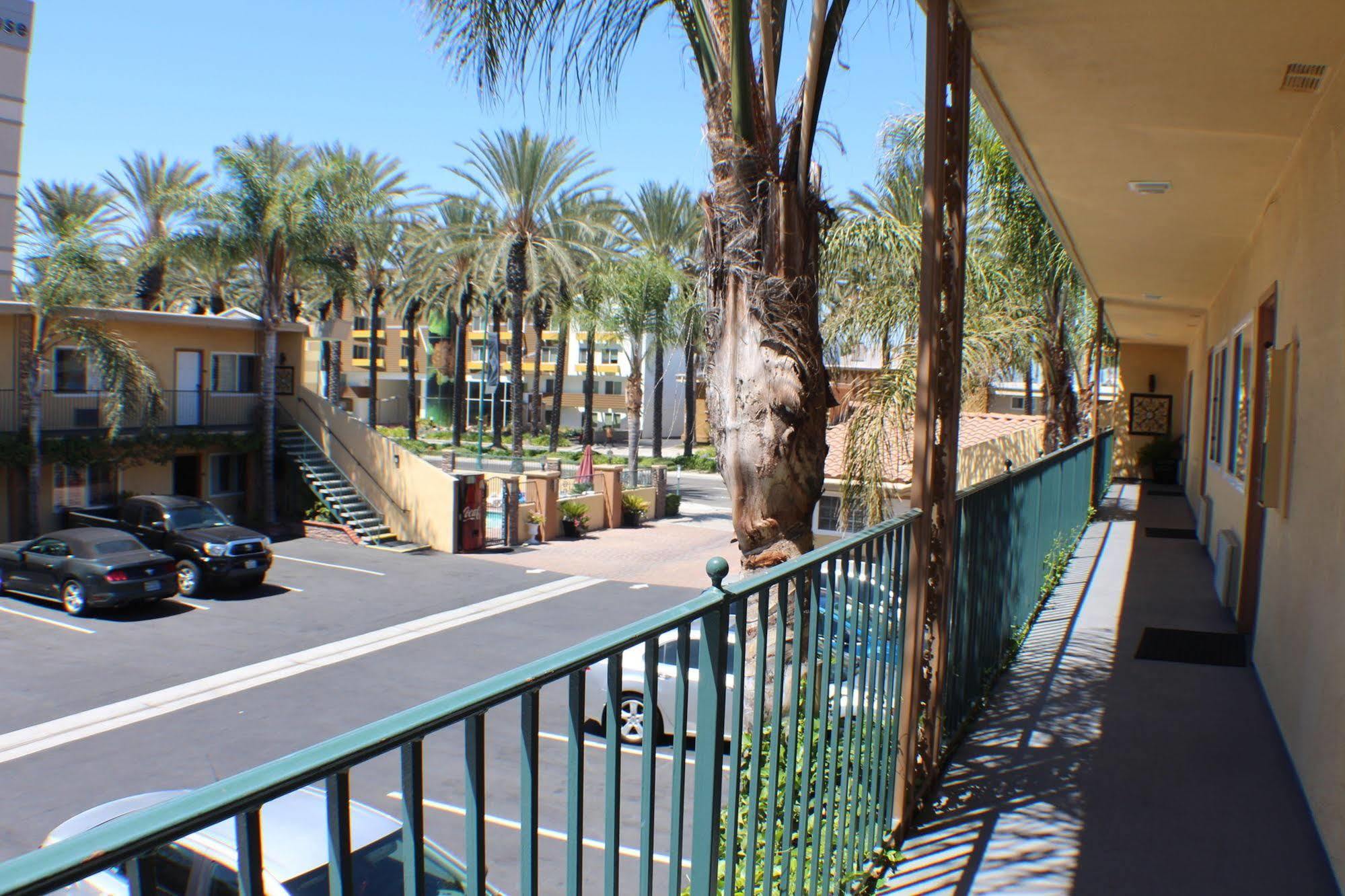 Anaheim Islander Inn And Suites Near Park And Convention Center Bagian luar foto